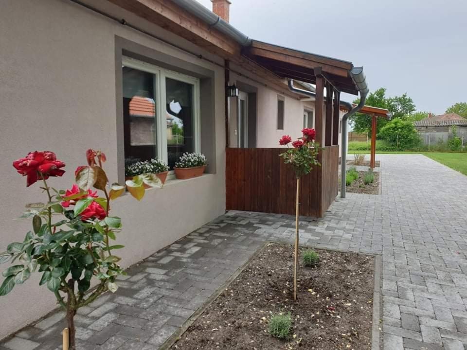 Kajari Apartmanhaz Balatonfőkajár 外观 照片