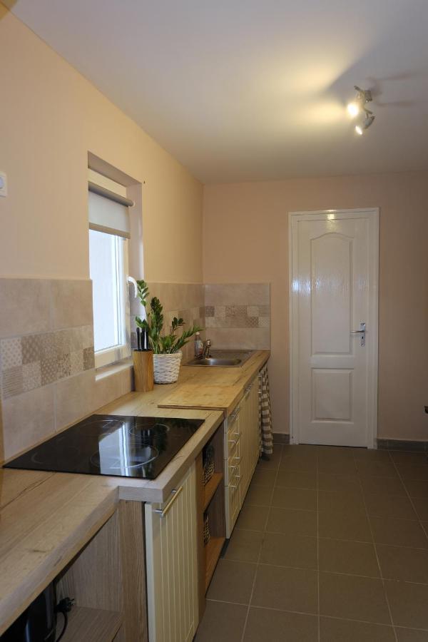 Kajari Apartmanhaz Balatonfőkajár 外观 照片